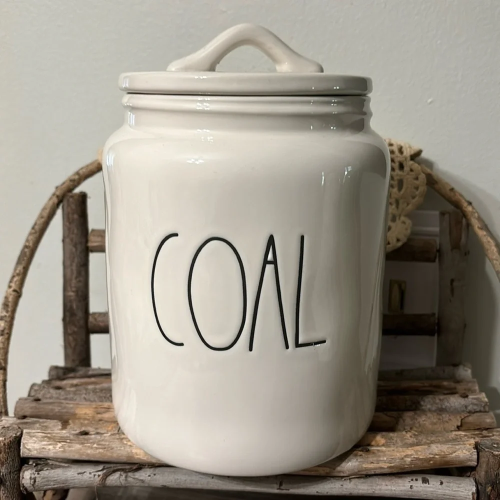 NWT RAE DUNN COAL CHUBBY CHRISTMAS CANISTER
